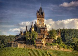 Khám phá những tòa lâu đài nổi tiếng và lâu đời khi đi du lịch Pháp